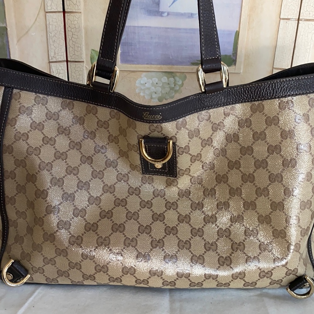 Gucci Purse & wallet set ( pricing firm)